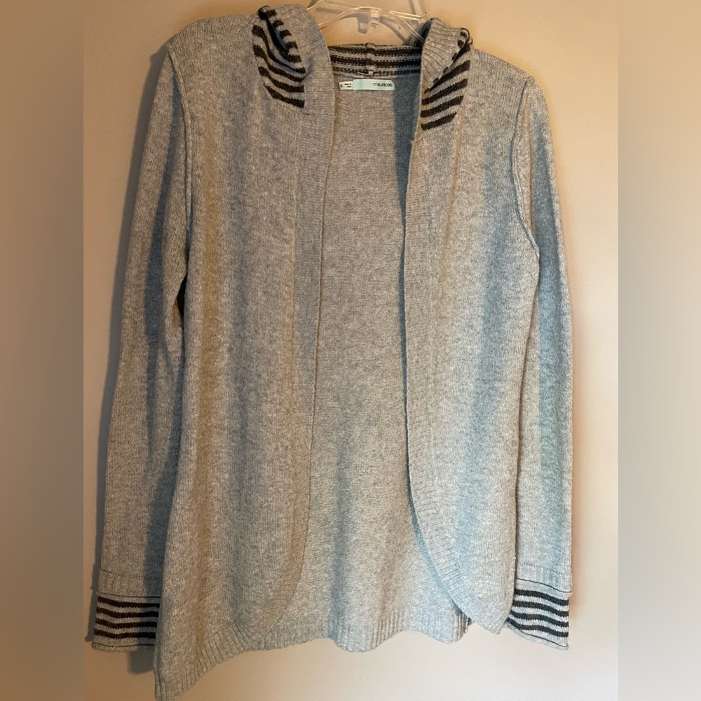 Maurice’s Gray Long Sleeved Hooded Cardigan Style Sweater size small